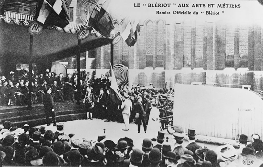 La remise officielle du Blériot aux Arts et Métiers