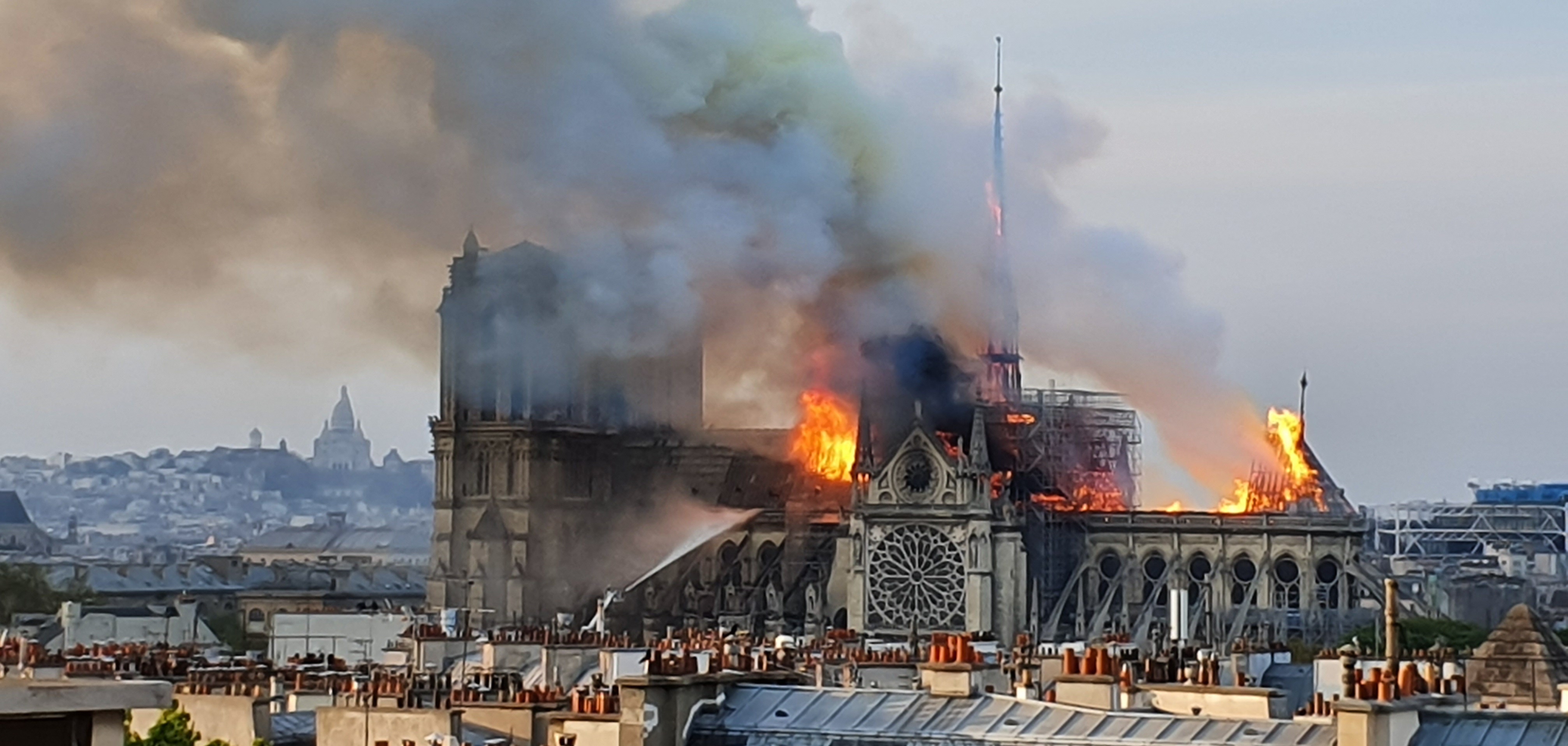 Incendie de Notre-Dame à Paris @Marind